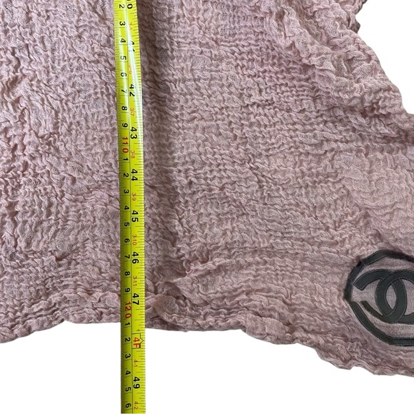 CHANEL Women SCARF/SHAWL 95% Wool 5% Cashmere Pink Embroidered Logo Rectangle - Picture 10 of 10